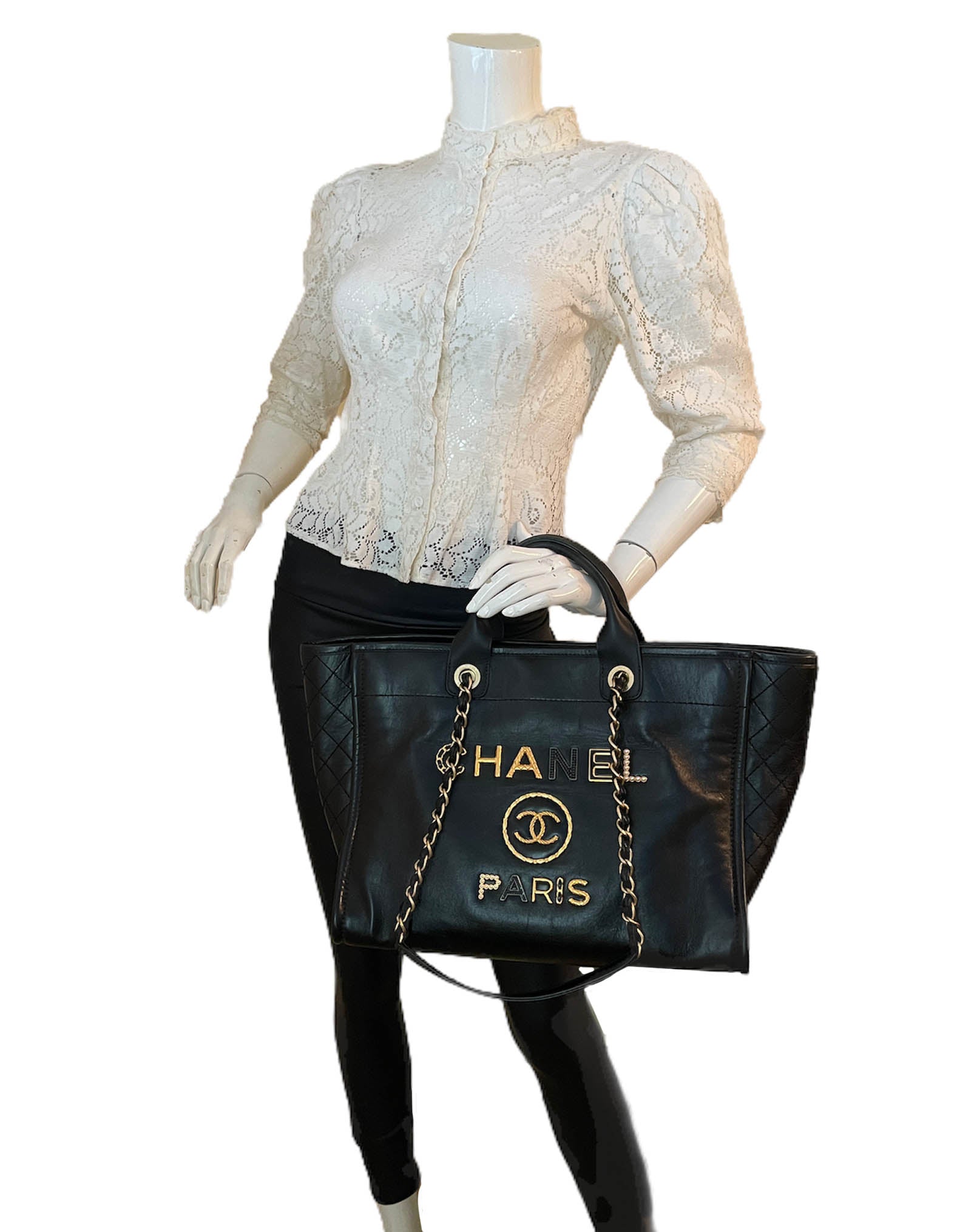 Chanel Shopping bag Deauville media con charms in pelle di vitello invecchiata Nero