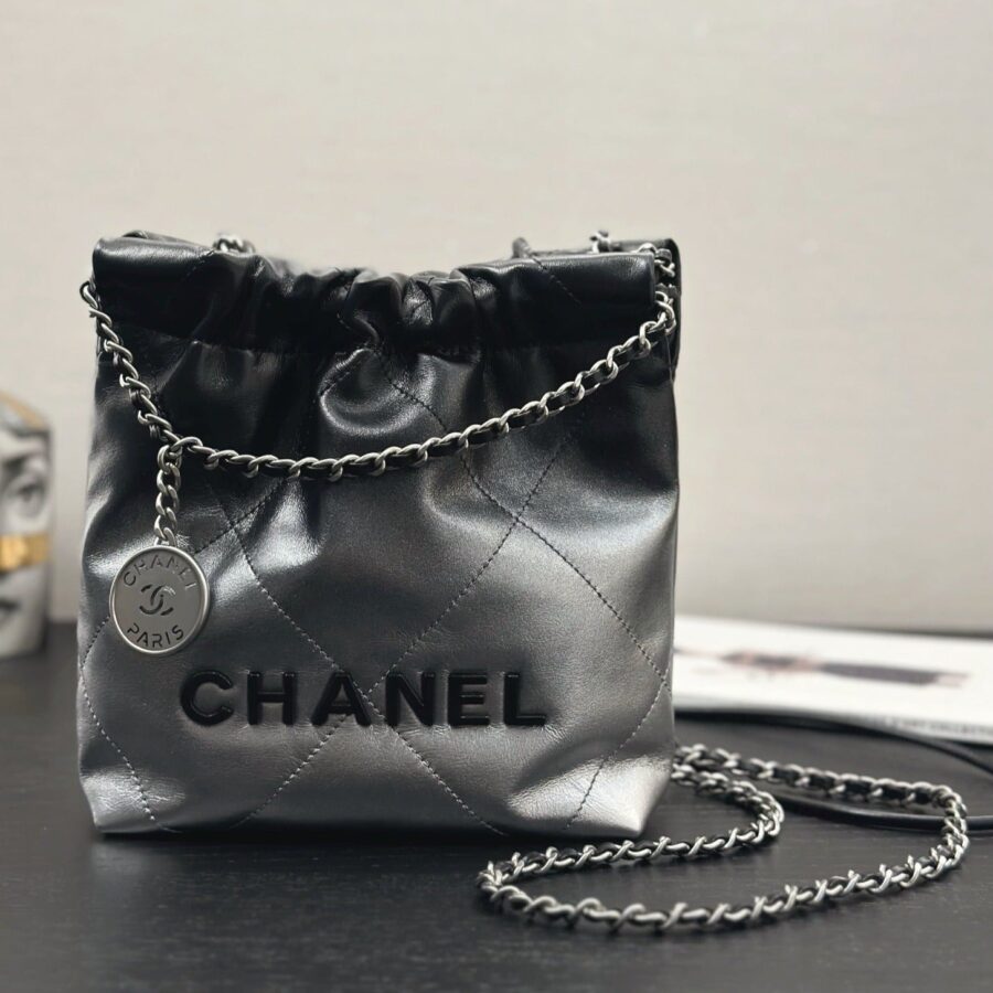 Louis Vuitton Hobo black bag – front view