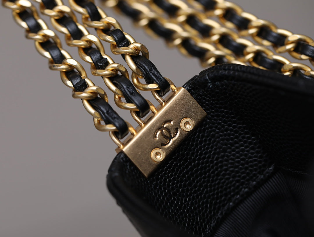 CC HOBO Borsa a tracolla 23CM Nero Caviar Hardware color oro