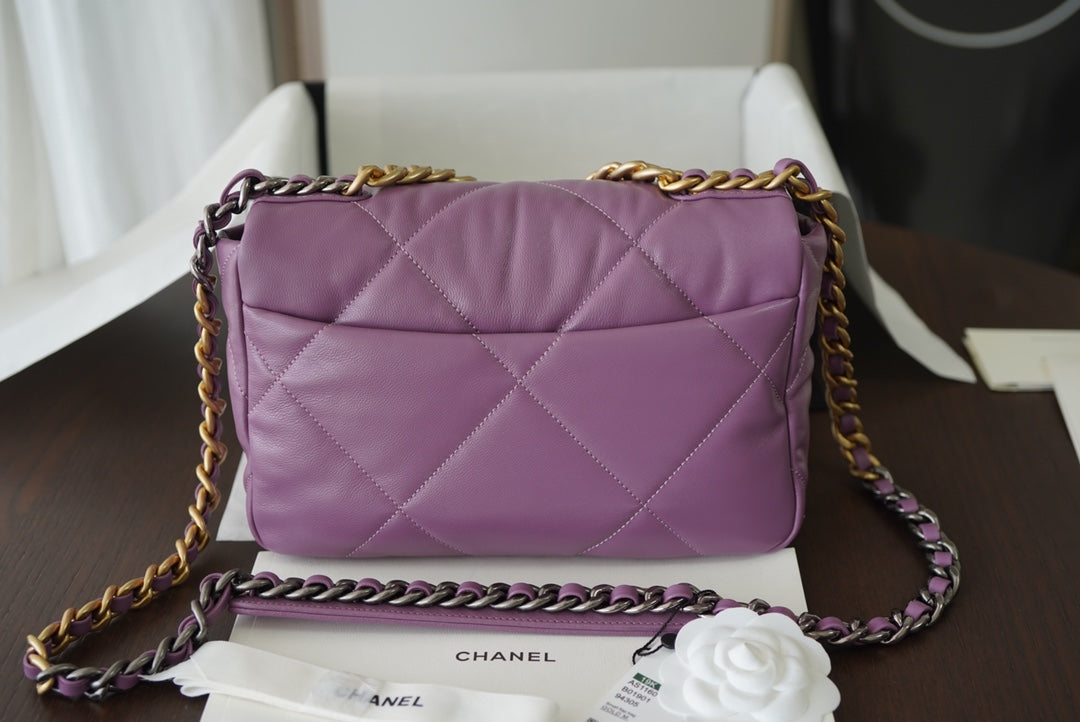19 Borsa con patta 30 Viola GOATSKIN Finiture dorate