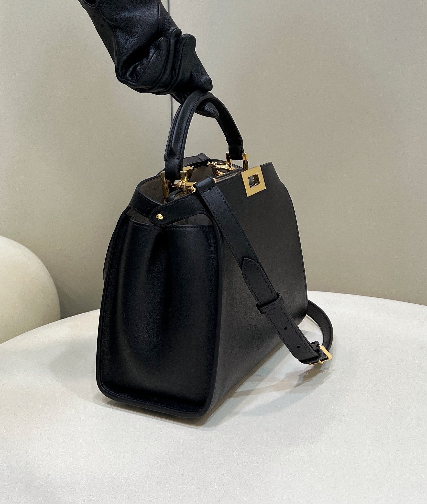 Fendi Peekaboo 27 IN Nero Pelle di vitello con Finiture dorate