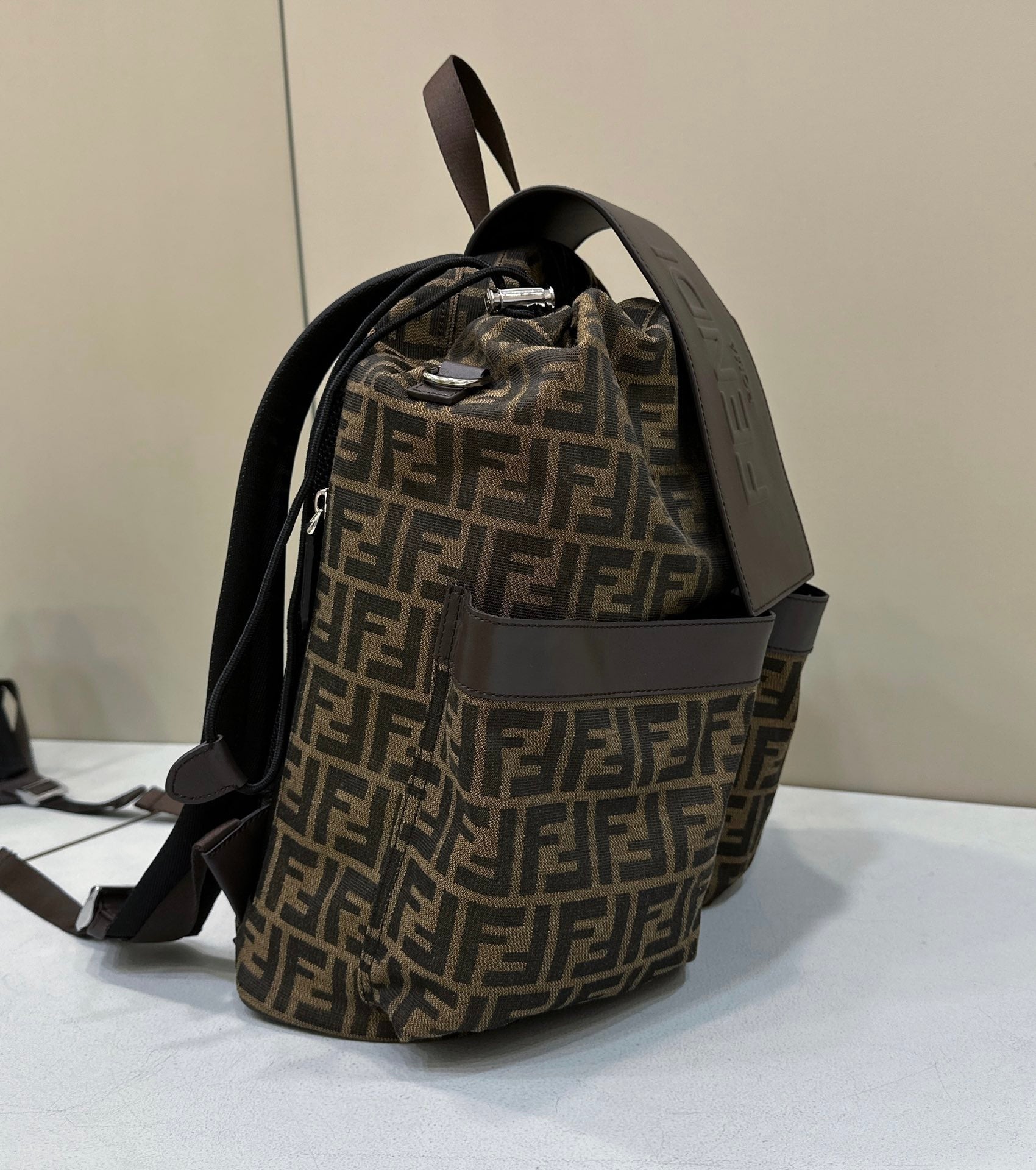 FENDI STRIKE 41 MEDIUM FF MOCHA BROWN JACQUARD FABRIC BACKPACK - Immagine del prodotto 2