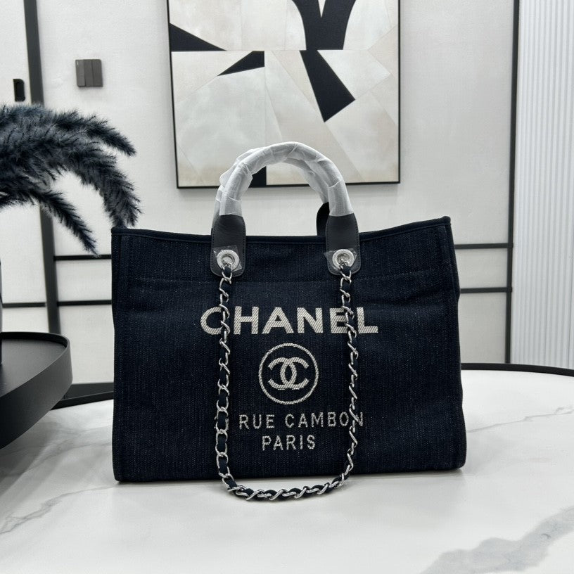 Louis Vuitton Deauville black bag – front view
