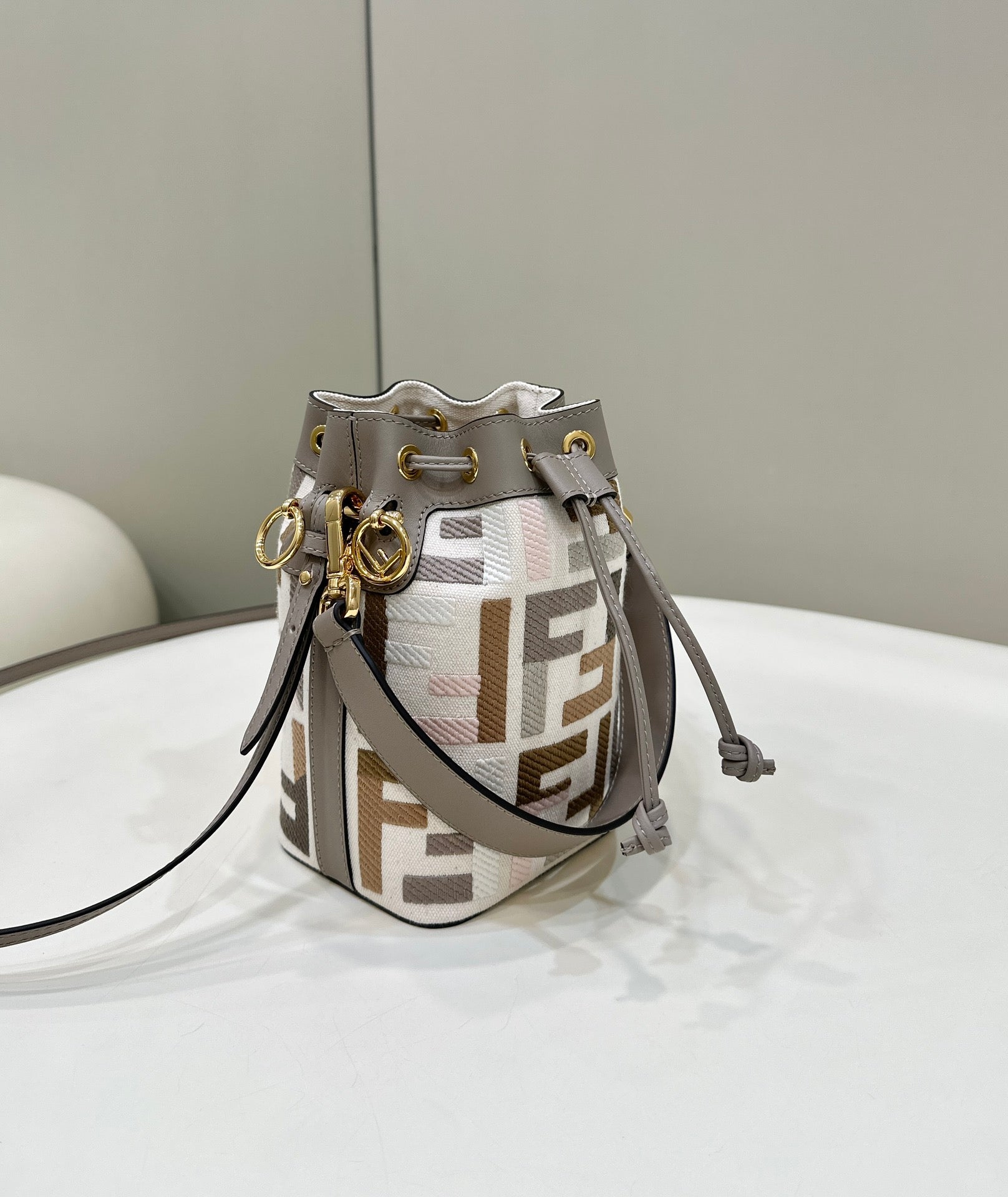 MON TRESOR 18 WITH FF MOTIF IN MULTICOLOR JACQUARD FABRIC - Immagine del prodotto 2