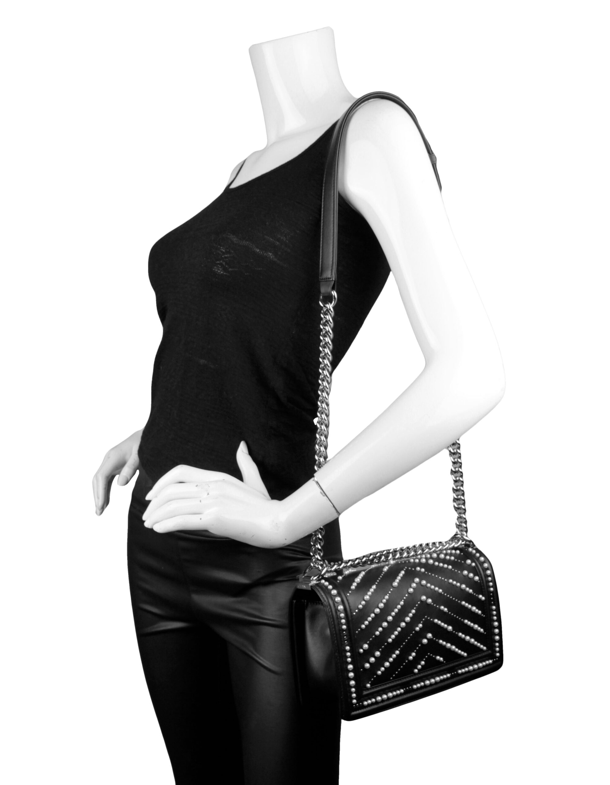 Chanel Borsa Boy con motivo Chevron e perle in pelle di vitello Nero