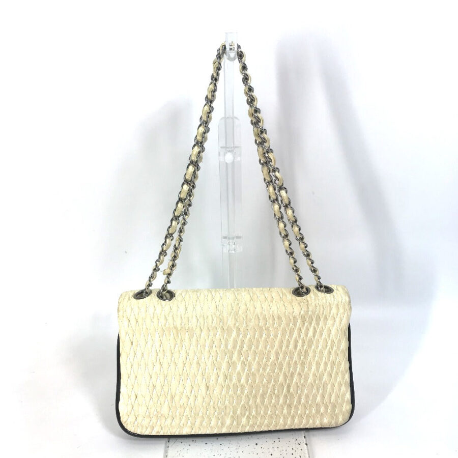 Chanel Shoulder Bag white – front view