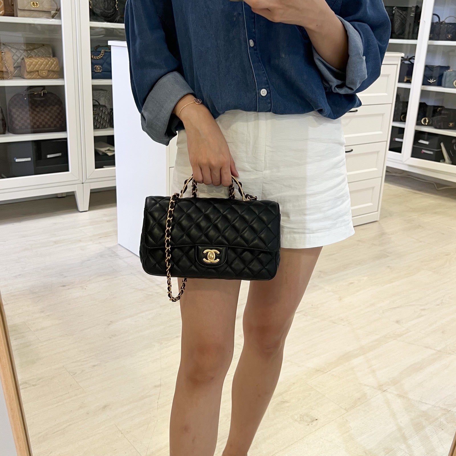 Chanel 23K Small Flap with Top Handle in Black Lambskin and AGHW (Model: ) Borsa a mano