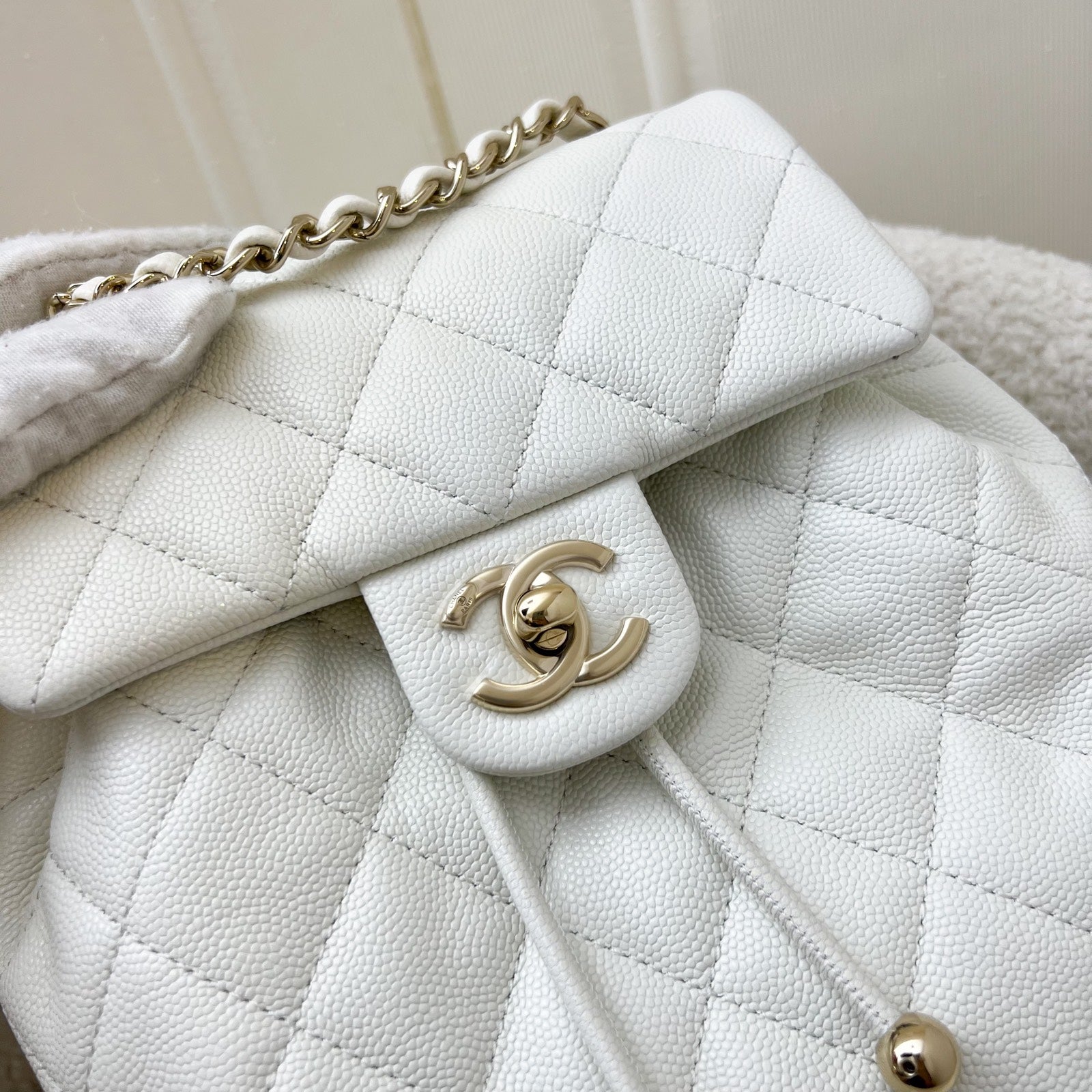 Chanel 24S Urban Spirit Zaino in Bianco Caviar and LGHW (Model: )