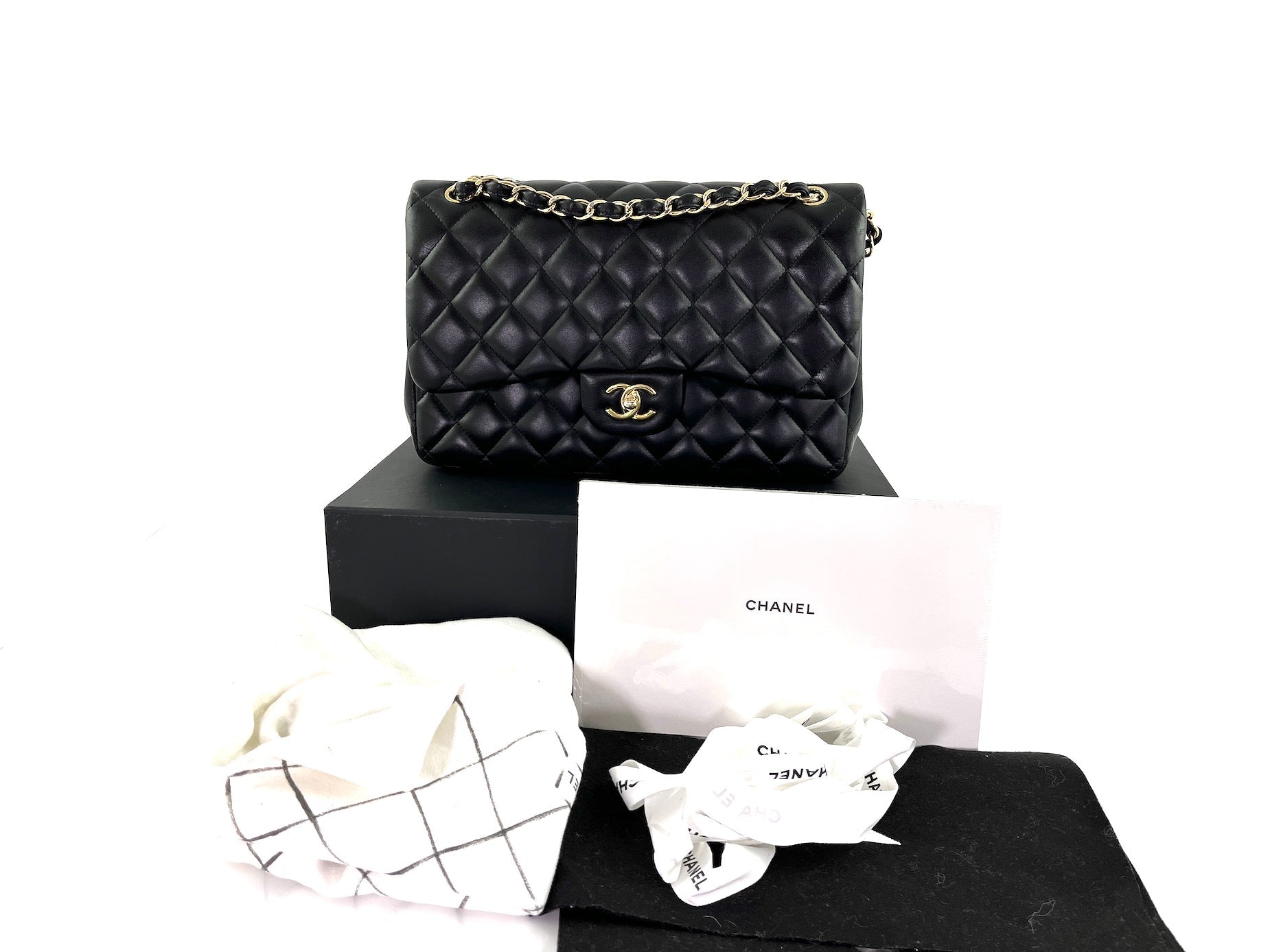 CHANEL Nero Agnello Jumbo Quilted Hardware in oro Classic Double Flap Bag