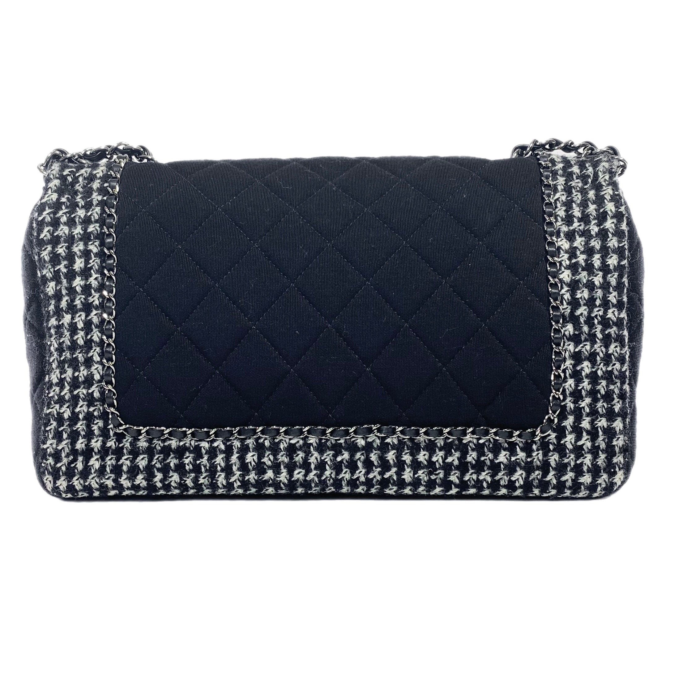 Borsa con patta grande Chanel trapuntata in tweed e jersey nero ed ecrù