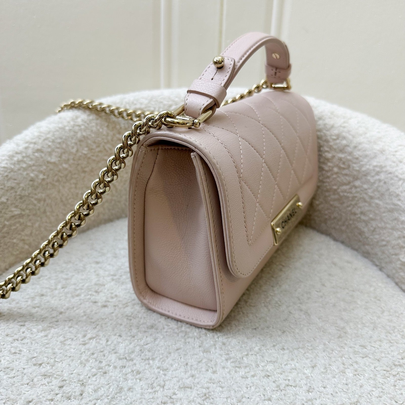 Chanel 17C Click Label Borsa a tracolla in Light Pink Calfskin and LGHW