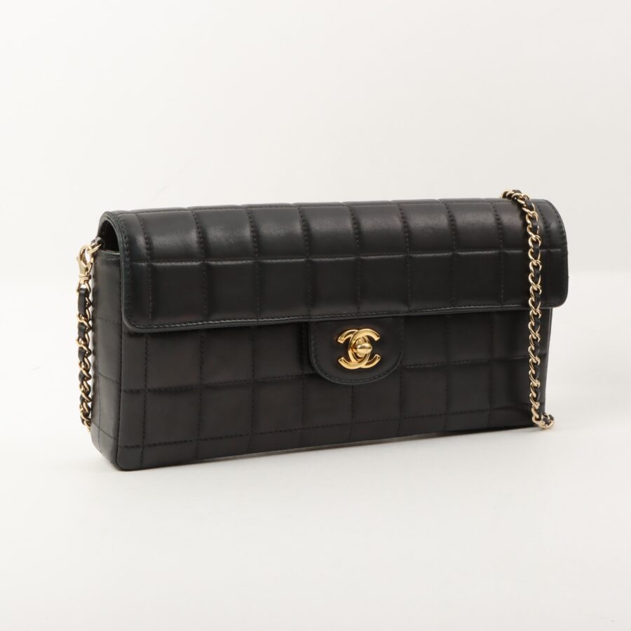 Chanel handbag black – front view