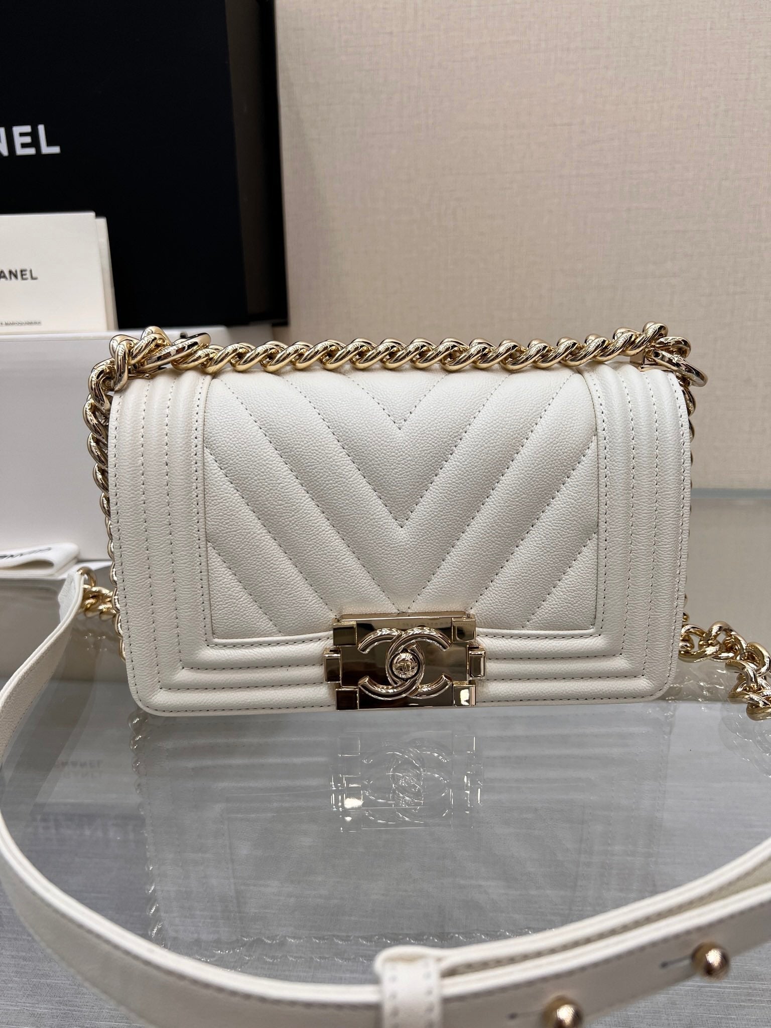 BOY BAG Small 20 Bianco Chevron Caviar Hardware in oro
