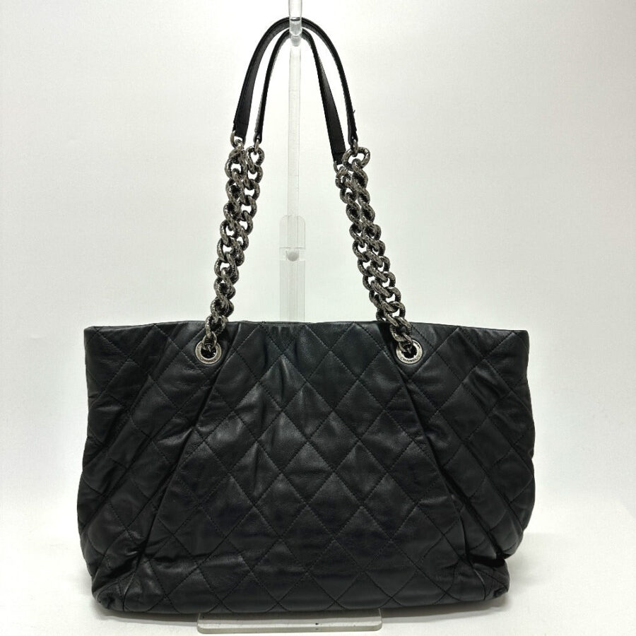 Chanel Shoulder Bag black – front view