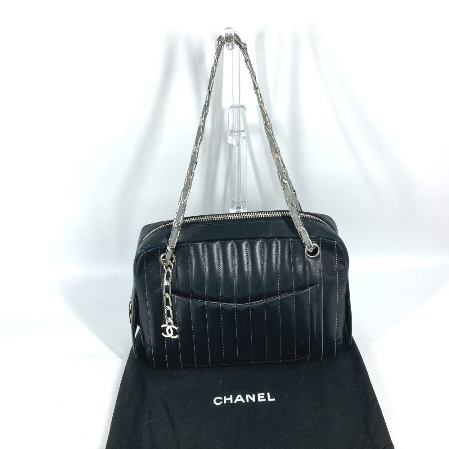 Chanel Shoulder Bag black – front view