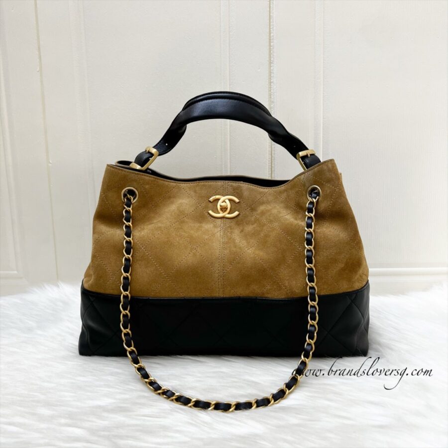 Chanel Tote black bag – front view