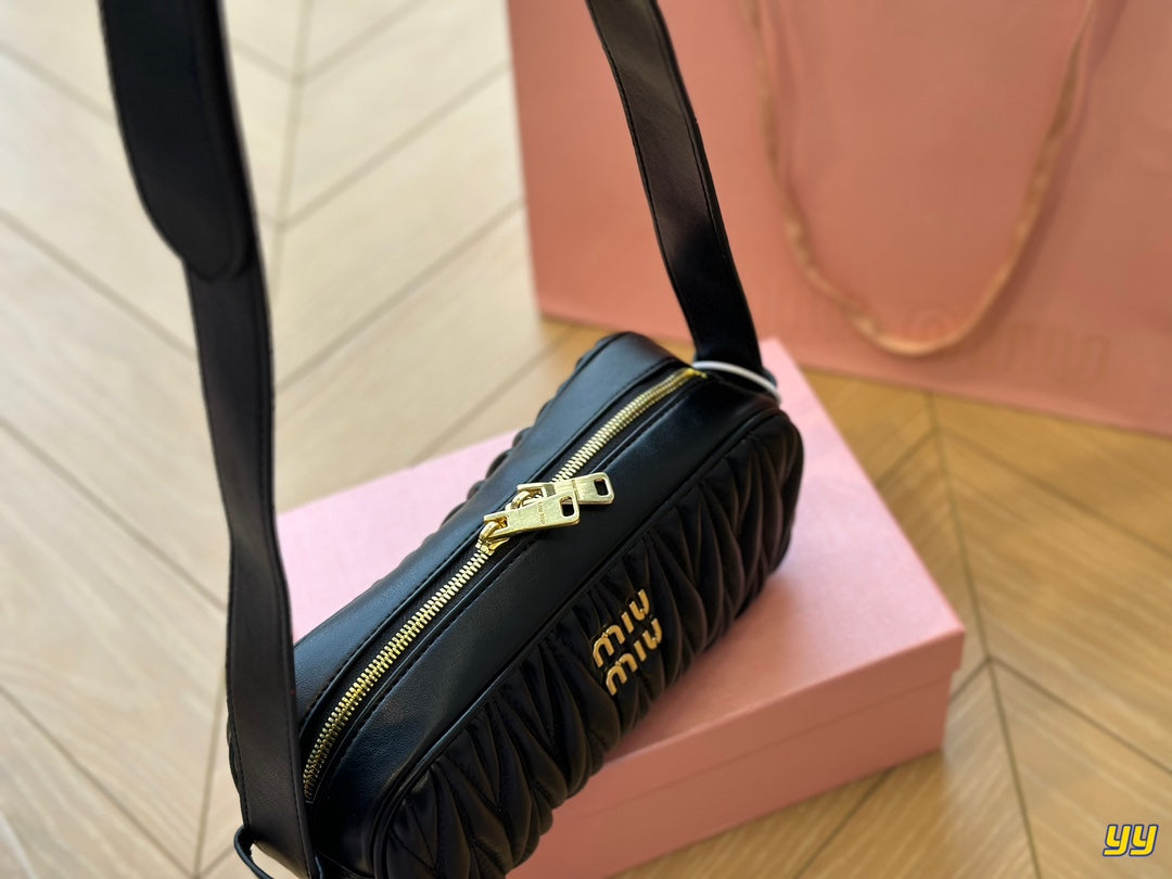 BAGUETTE 25 BAG IN Nero SHEEPSKIN