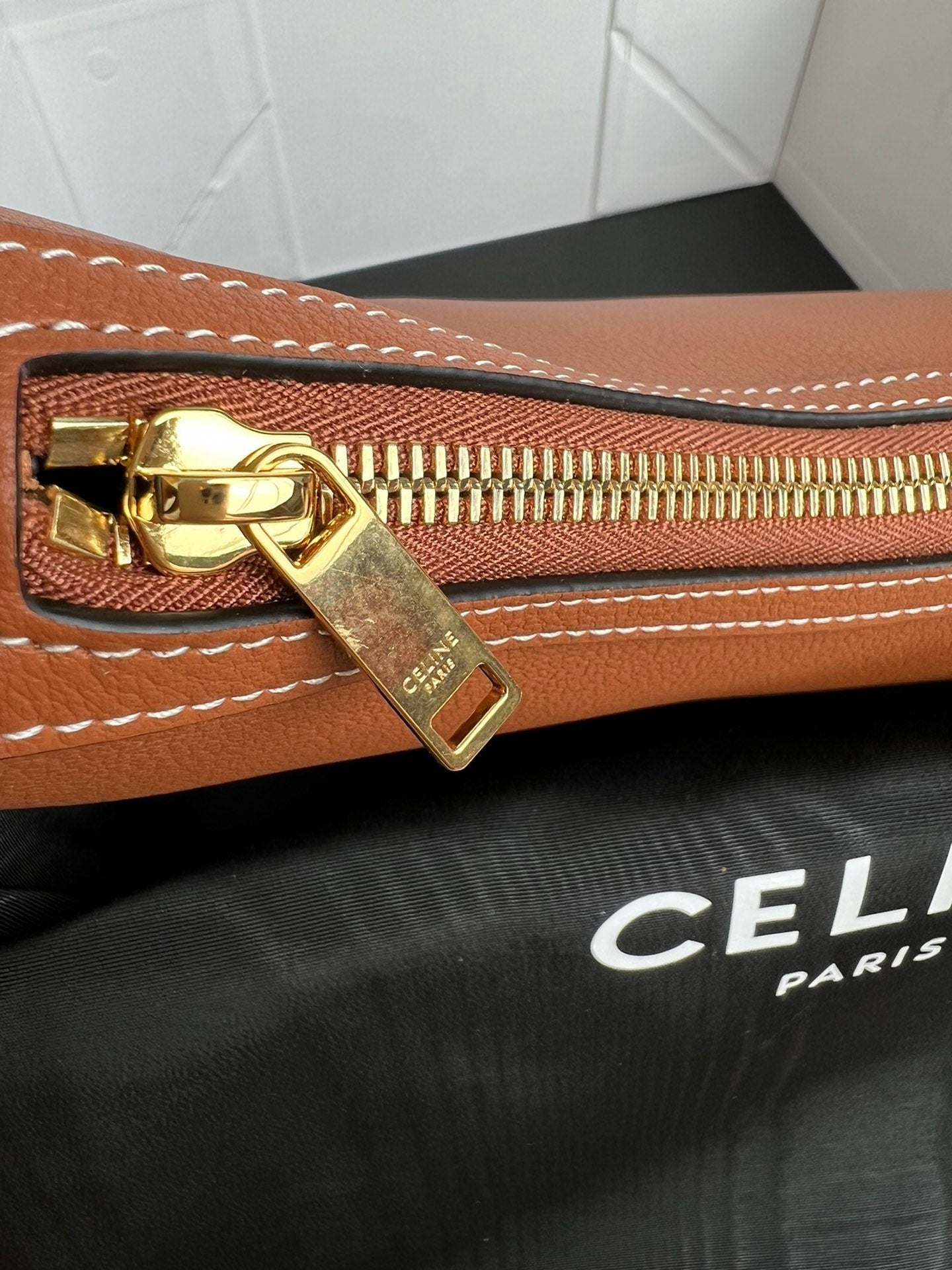 small heloise 23cm marrone vitello hardware in oro