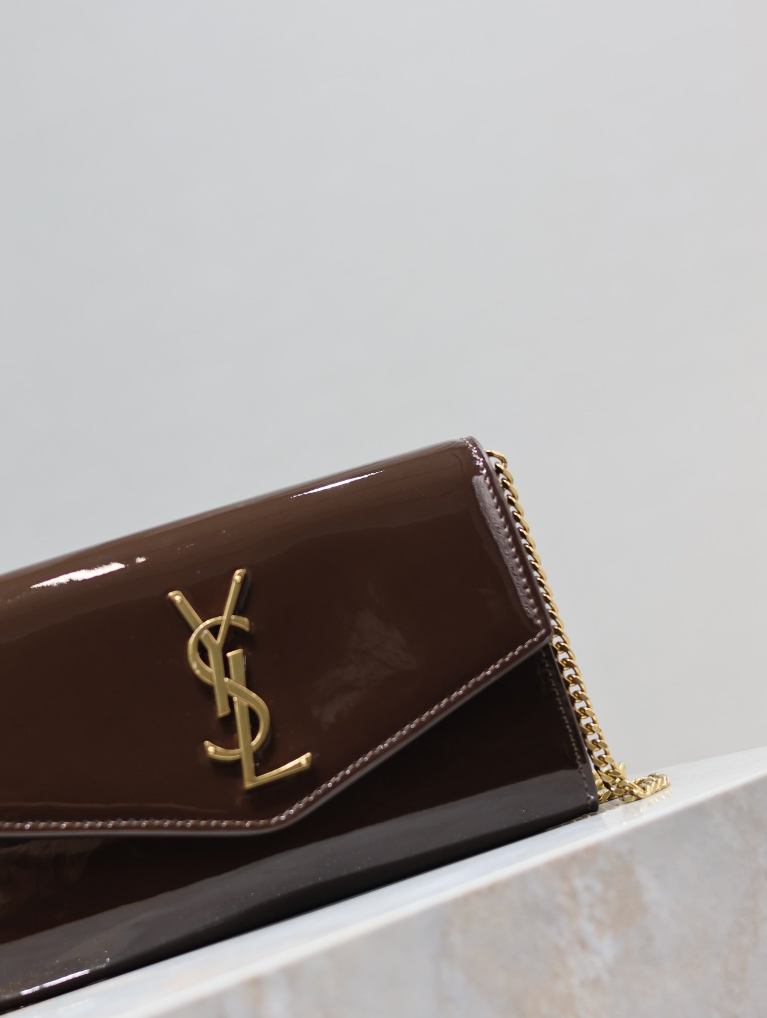 Uptown Catena Portafoglio 19cm Dark Marrone Patent Pelle di vitello