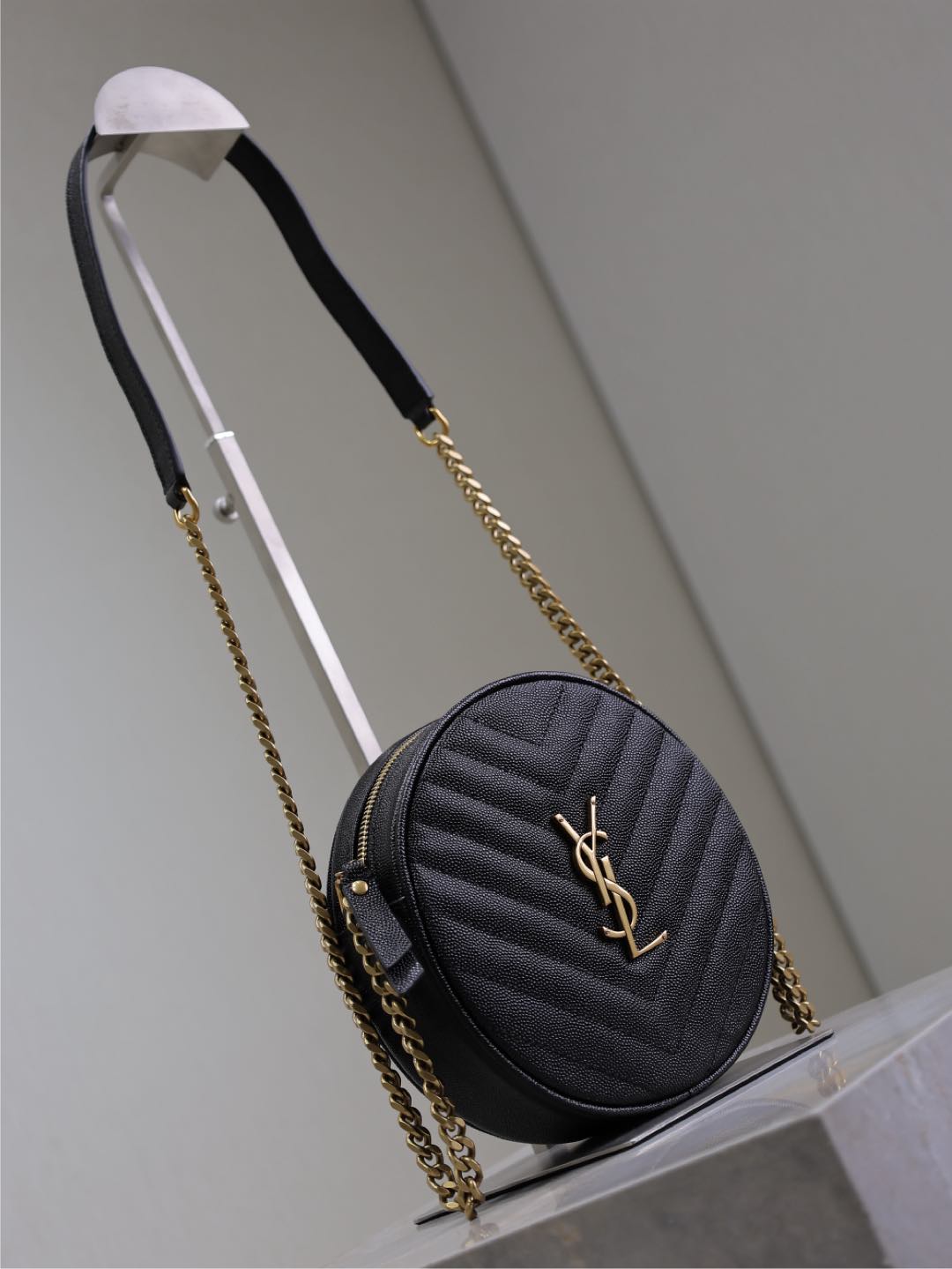 Vinyle Piccola Round BAG 17 IN Nero Caviar Pelle Finiture dorate